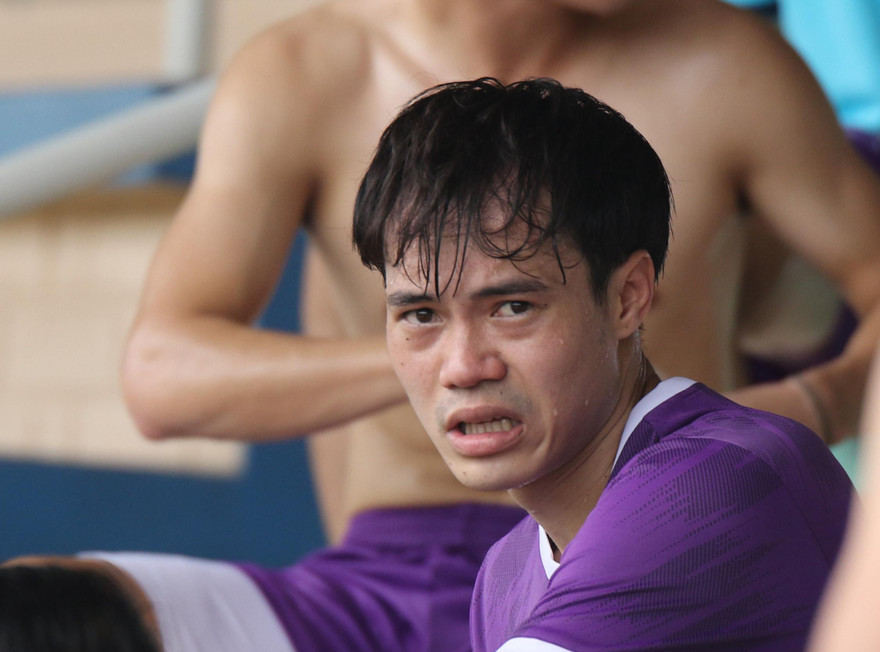 Tuyển thủ Việt Nam 'mướt mồ hôi' trong bài tập đối kháng, thầy Park hài lòng