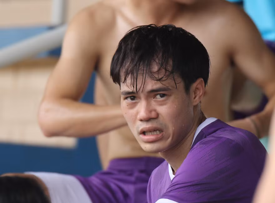 Tuyển thủ Việt Nam 'mướt mồ hôi' trong bài tập đối kháng, thầy Park hài lòng
