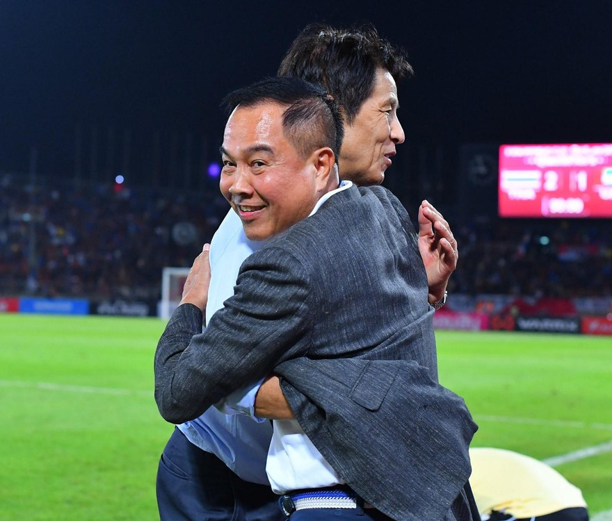 Chủ tịch LĐBĐ Thái Lan cho biết không liên lạc đước với HLV Akira Nishino