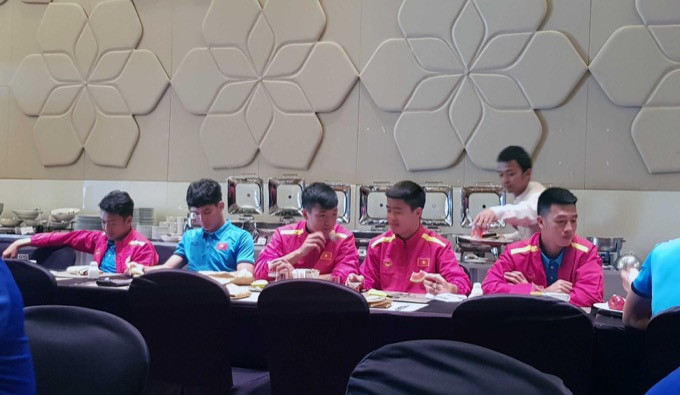 Những hình ảnh đầu tiên của tuyển Việt Nam tại UAE