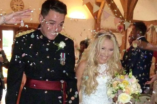 Cô dâu thản nhiên làm đám cưới bất chấp lời can ngăn của cô bạn thân tội nghiệp.