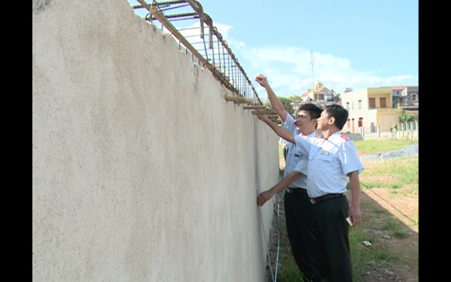 Thanh tra Sở Xây dựng kiểm tra Dự án Khu bể bơi thể thao dưới nước và vui chơi giải trí cho thiếu nhi, thị trấn Kim Tân, huyện Thạch Thành.