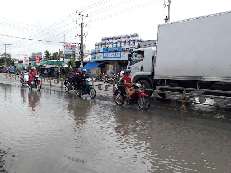 Đường QL 1A, đoạn qua phường Thường Thạnh thường xuyên bị ngập