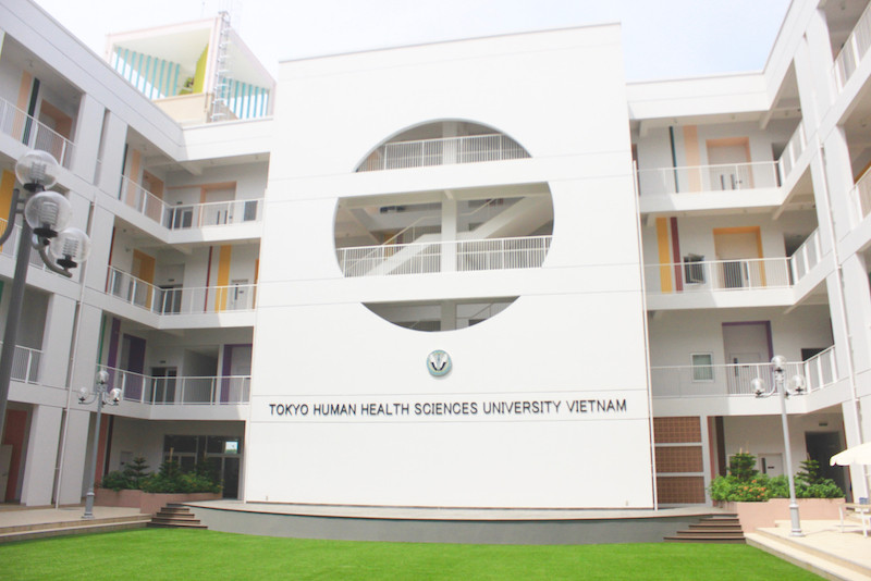 Khuôn viên Đại học Y khoa Tokyo Việt Nam.