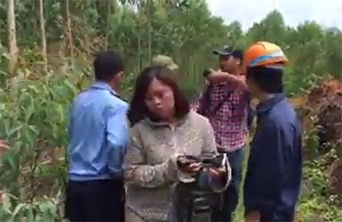 Nhóm bảo vệ xuất hiện lớn tiếng với phóng viên