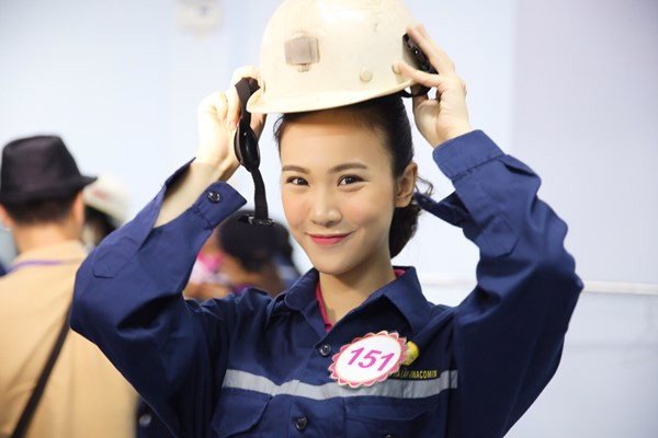 Thí sinh HHVN hóa thân thành 'cô thợ lò'