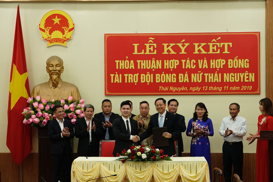 Nữ cầu thủ Thái Nguyên thoát cảnh 'sáng làm công nhân, chiều đi đá bóng'