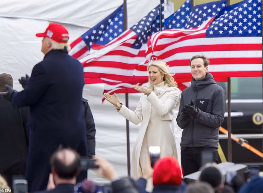 Con rể Jared và con gái Ivanka thường xuyên đồng hành cùng Tổng thống Trump trong chiến dịch tranh cử. 