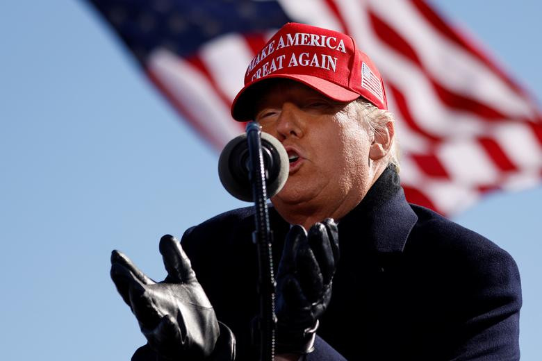 Ông Trump thăm Fayetteville, Bắc Carolina ngày 2/11. Ảnh: Reuters
