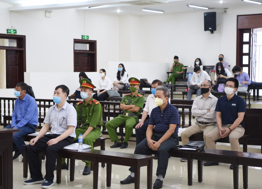 Các bị cáo tại tòa phúc thẩm.