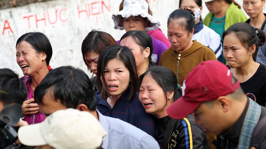 Ngàn người rơi nước mắt đưa bé Nhật Linh hoà mình vào đất mẹ