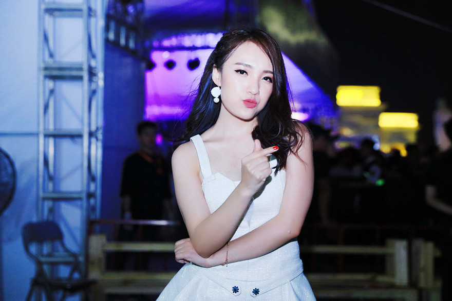 Nhật Thủy trẻ trung, “sung hết mình” cùng khán giả Hà Nội