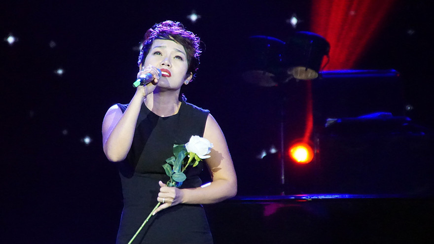 Nghe Thái Thùy Linh hát trong đêm nhạc Nguyễn Ánh 9