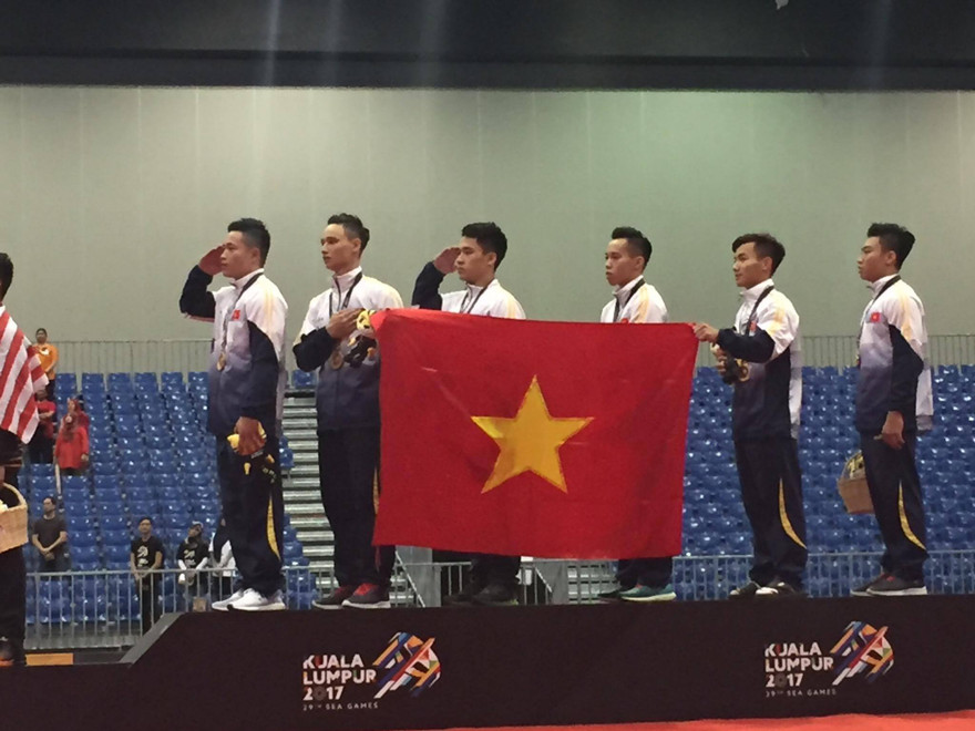 Đội tuyển thể dục dụng cụ nam Việt Nam.
