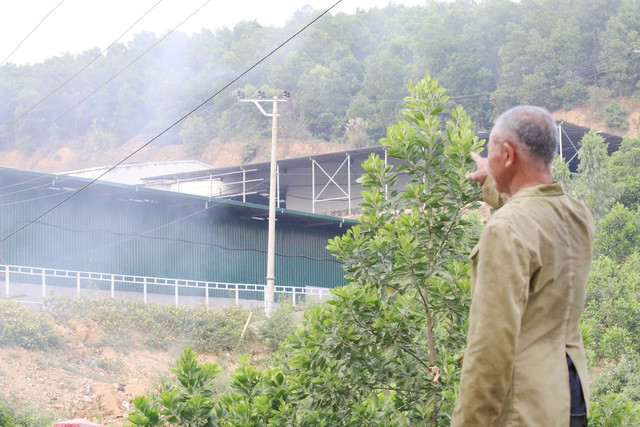 Khói từ nhà máy xử lý rác của Cty Bắc Việt. Ảnh: T.B