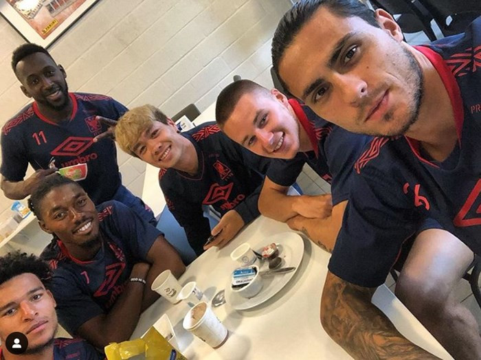 Ham rê bóng, Công Phượng ngã sấp mặt ở buổi tập của Sint-Truidense