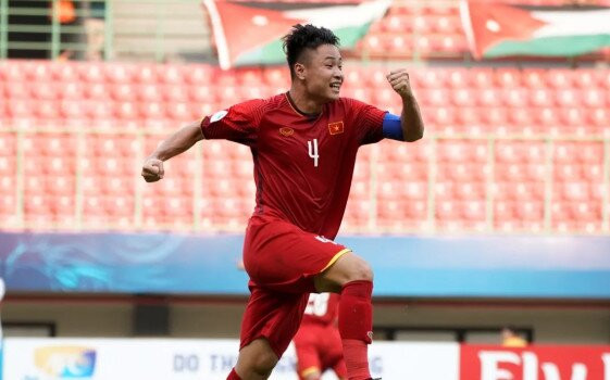 Đặng Văn Tới là một trong 3 cầu thủ đầu tiên bị loại