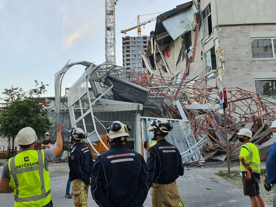 Hiện trường vụ sập công trình trường tiểu học ở Antwerp (Bỉ). Ảnh: Twitter