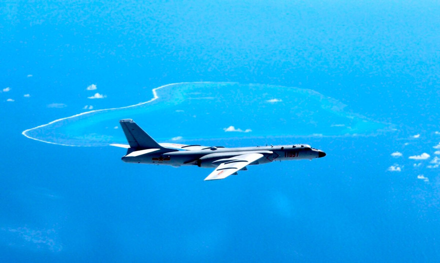 Trung Quốc điều máy bay ném bom H-6K ra tuần tra trên biển Đông. Ảnh: Xinhua.