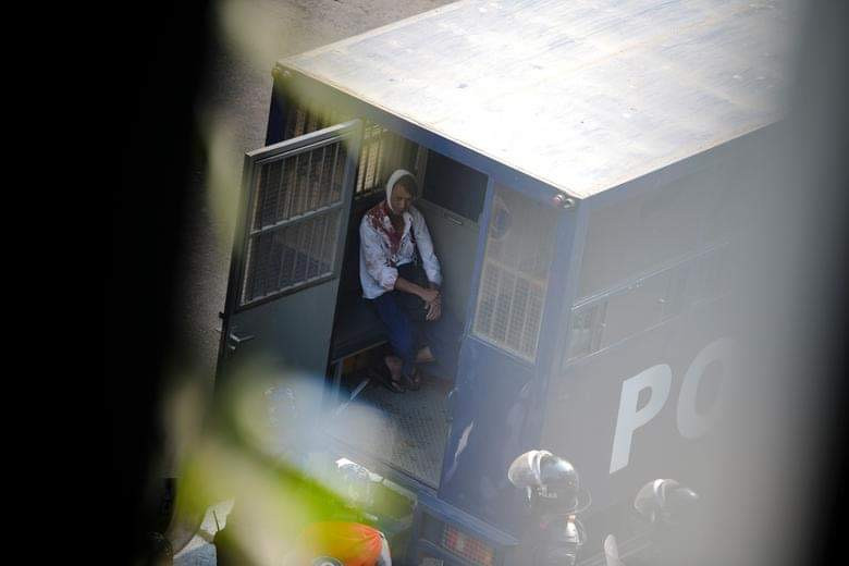 Đặc phái viên Liên Hợp Quốc về Myanmar cho biết cảnh sát dường như đang sử dụng súng tiểu liên với đạn thật để đối phó với người biểu tình. Ảnh: Reuters