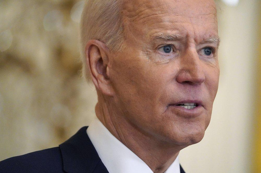 Ông Biden trong buổi họp báo đầu tiên tại Nhà Trắng. Ảnh: AP