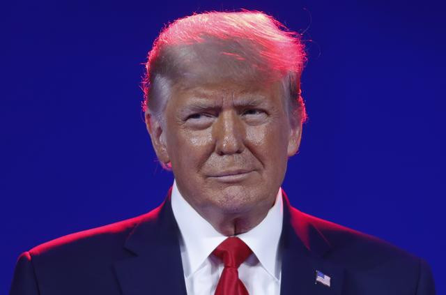 Ông Trump xuất hiện công khai hôm 28/2. Ảnh: Reuters