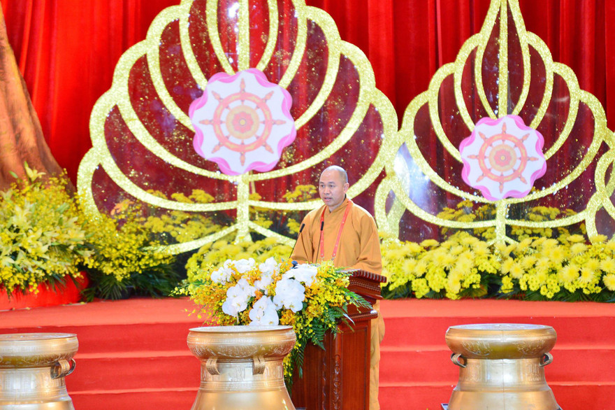 Thượng tọa Thích Đức Thiện, Tổng Thư ký Hội đồng Trị sự Giáo hội Phật giáo Việt Nam công bố bản tuyên bố Hà Nam 2019. Ảnh: Như Ý