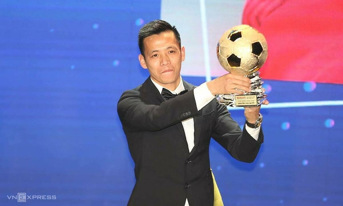 Văn Quyết lần đầu giành Quả bóng Vàng Việt Nam - Ảnh: VNEXPRESS
