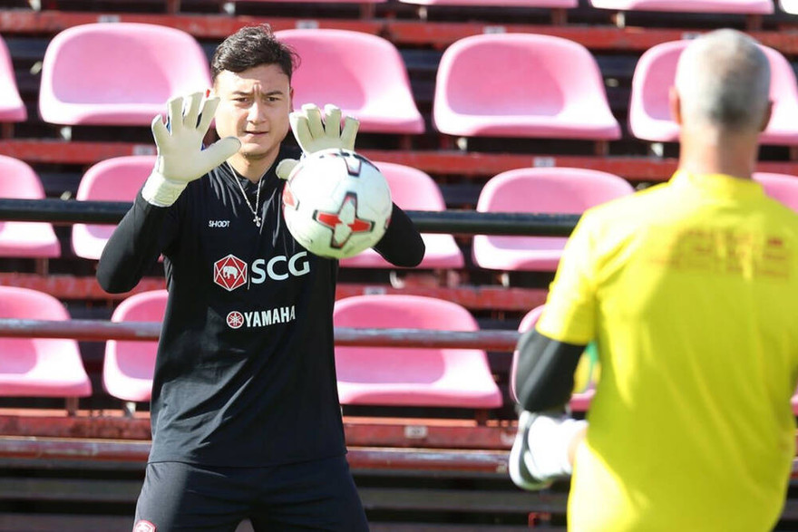 Văn Lâm đang gặp rắc rối về hợp đồng với Muangthong United.