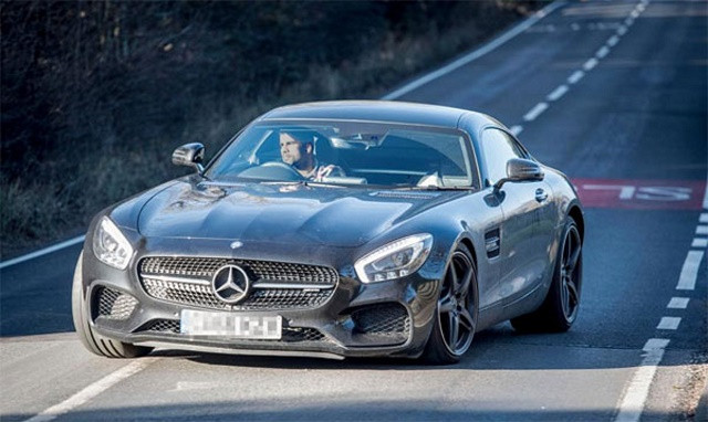 Costa bán xe dọn đường tới Atletico