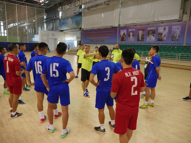 Tuyển Việt Nam tập buổi cuối cùng, sẵn sàng xung trận