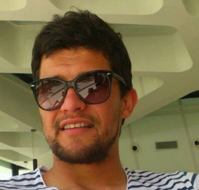 Thủ môn Goran Lena bất ngờ bị đạn bắn trúng đầu ngay trên sân tập 