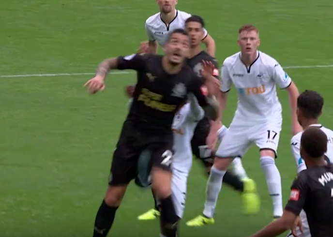 Sanches với cú đá cực hiểm