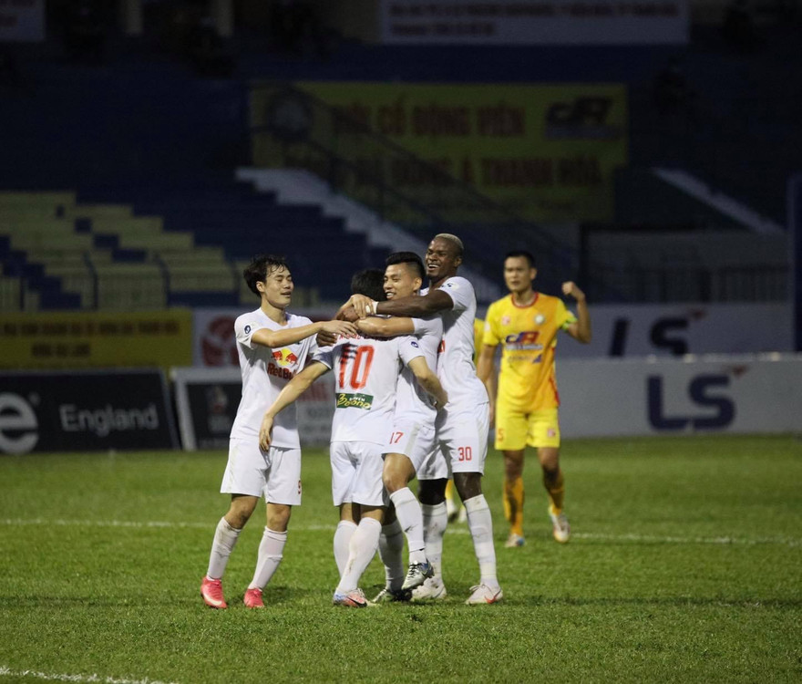 Sân Pleiku đóng cửa với khán giả trận tiếp đón Bình Dương 