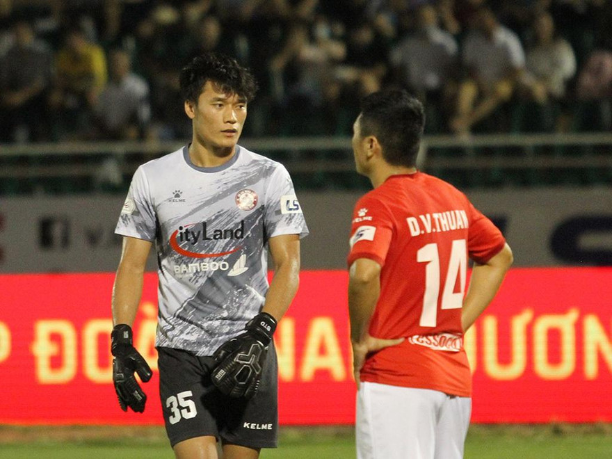 Thủ môn Bùi Tiến Dũng trải lòng ngày trở lại 