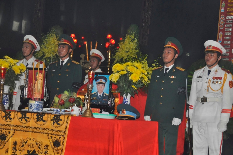 Cả 3 phi công hi sinh trong vụ trực thăng EC-130 rơi ở Vũng Tàu sáng 18/10. 