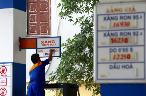 Giá xăng có thể không tăng nếu nhà điều hành nới thêm "van" quỹ bình ổn. Ảnh: Ngọc Thành