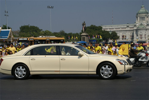 Limousine siêu sang Maybach 62 của nhà vua Thái Lan. Ảnh: The richest celebrities.