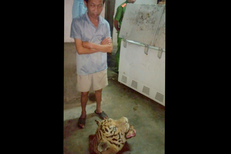 Đối tượng Đức và tang vật.