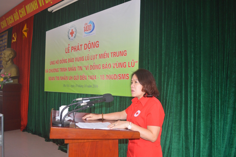 Bà Nguyễn Thị Xuân Thu, Chủ tịch Trung ương Hội Chữ thập đỏ Việt Nam tại Lễ phát động Chương trình nhắn tin “Vì đồng bào vùng lũ”. Ảnh: Kiến Nghĩa