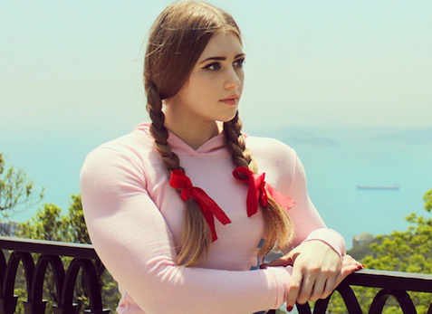 Cô gái xinh như Barbie, cơ bắp cuồn cuộn như lực sĩ