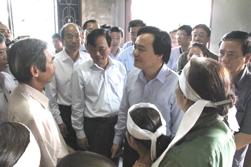 Bộ GD&ĐT trao gần 1,5 tỷ đồng cho ngành giáo dục miền Trung