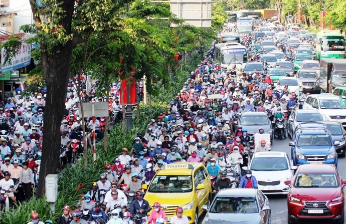 Cửa ngõ vào sân bay Tân Sơn Nhất thường xuyên kẹt xe vào giờ cao điểm