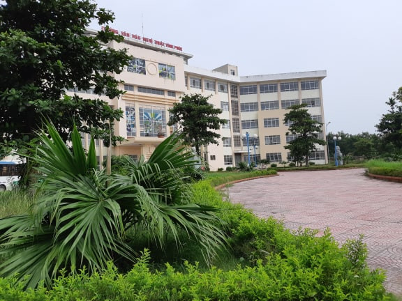 Trường Cao đẳng văn hóa nghệ thuật Vĩnh Phúc được trưng dụng làm bệnh viện. Ảnh: M.Đ