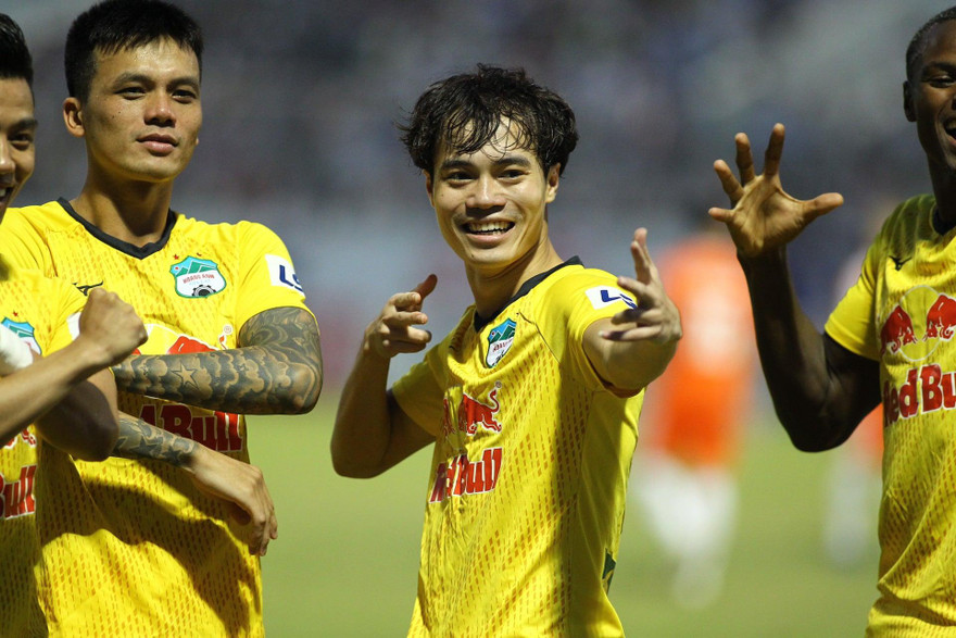 HLV Kiatisuk: Bầu Đức muốn đá đẹp nhưng mất điểm thì không còn đẹp 