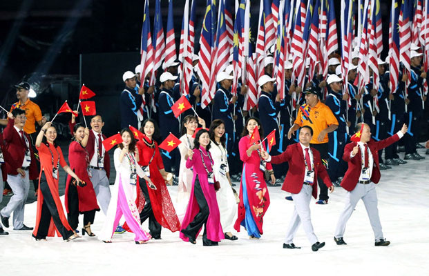 Đoàn TTVN diễu hành trong lễ khai mạc. Ảnh: Zing