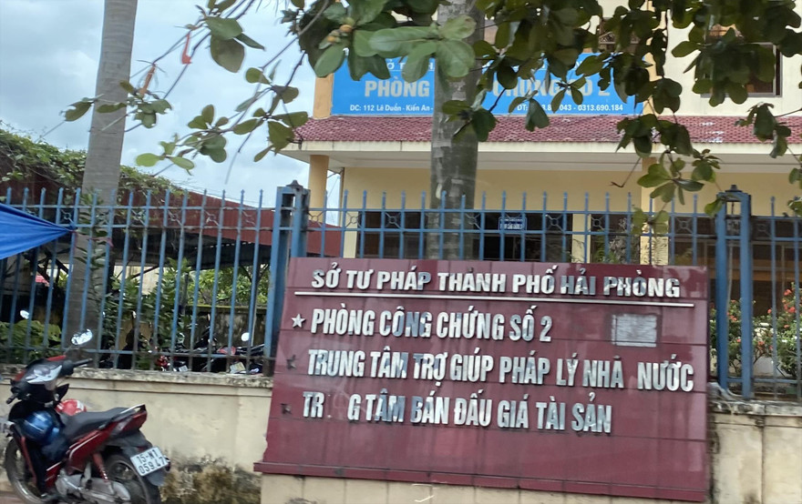 Tình trạng hỗn loạn xảy ra tại Trung tâm đấu giá Hải Phòng.