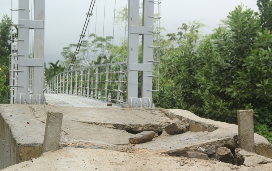 Cầu treo thôn 2 Tiên Lãnh xuống cấp