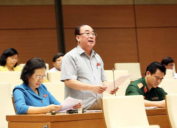 ĐBQH Trần Ngọc Vinh và nhiều ĐB đề nghị tách nhà tạm giữ, tạm giam khỏi cơ quan cùng cấp. 