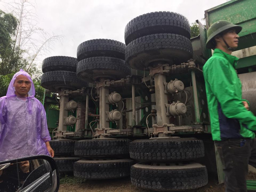 Hiện trường vụ tai nạn sáng 8/11. Ảnh: Hoàng Phương.